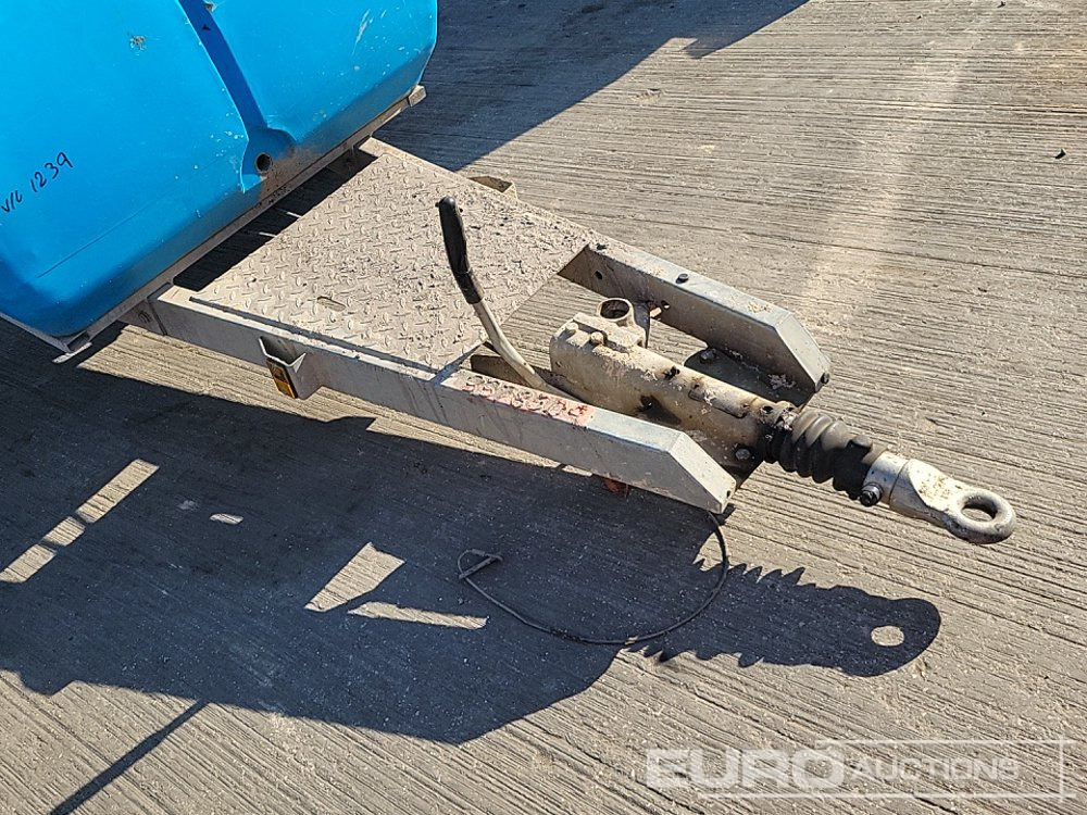 Резервуар для хранения Bowser Supply Single Axle Plastic Water Bowser: фото 12
