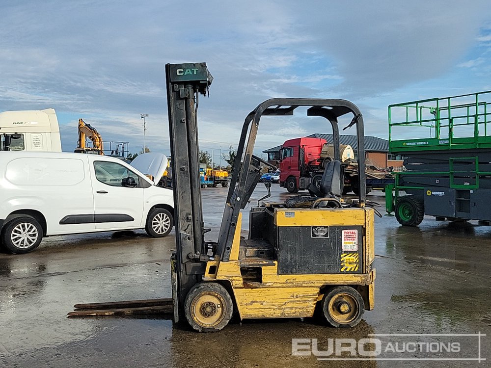 CAT M40D - Вилочный погрузчик: фото 2 CAT M40D - Вилочный погрузчик: фото 2