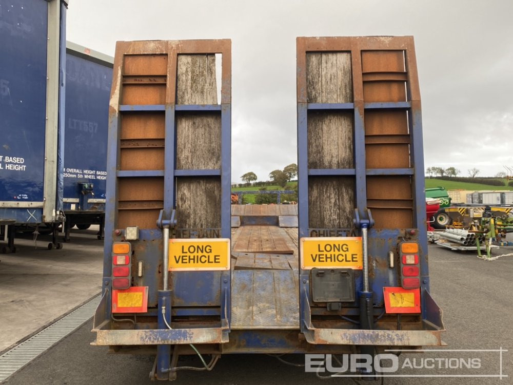 Chieftain Tri Axle Step Frame Low Loader Trailer, Hydraulic Ramps, Neck Ramps - Низкорамный полуприцеп: фото 3 Chieftain Tri Axle Step Frame Low Loader Trailer, Hydraulic Ramps, Neck Ramps - Низкорамный полуприцеп: фото 3