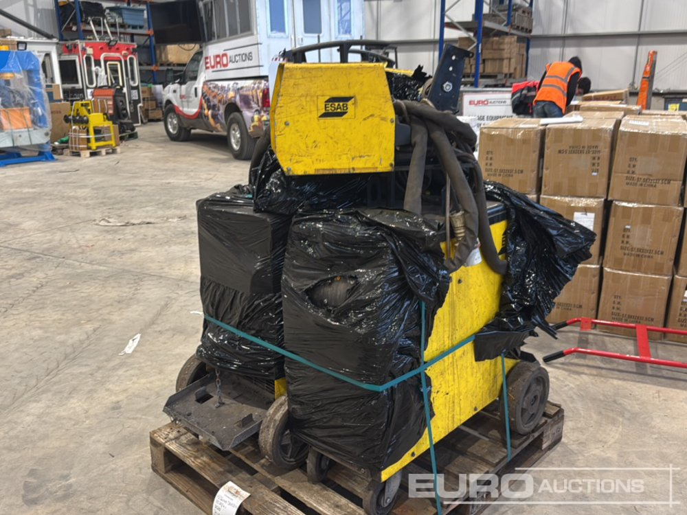 ESAB Mig Welder (2 of) - Оборудование для гаражей/ Мастерских: фото 1 ESAB Mig Welder (2 of) - Оборудование для гаражей/ Мастерских: фото 1