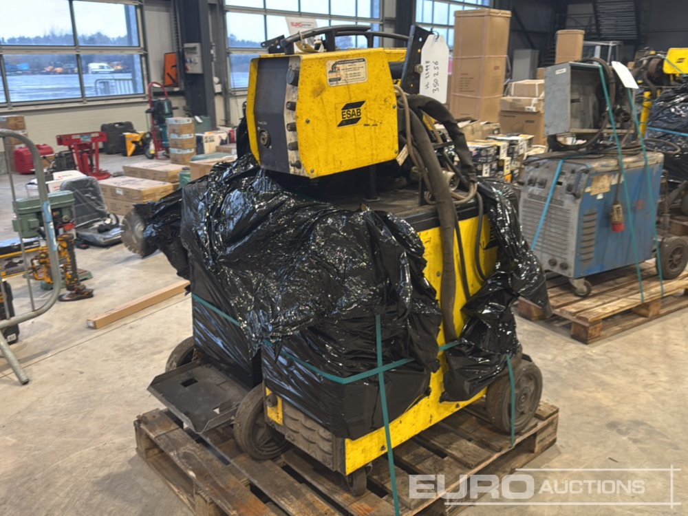 ESAB Mig Welder (2 of) - Оборудование для гаражей/ Мастерских: фото 4 ESAB Mig Welder (2 of) - Оборудование для гаражей/ Мастерских: фото 4