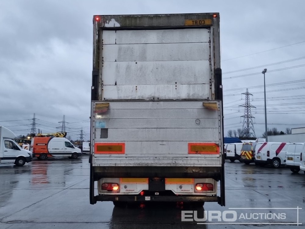 Freuhauf Tri Axle Curtainsider Trailer, Tail Lift - Тентованный полуприцеп: фото 4 Freuhauf Tri Axle Curtainsider Trailer, Tail Lift - Тентованный полуприцеп: фото 4