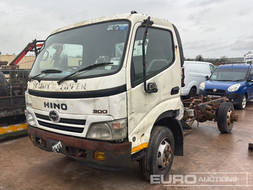 Hino 300 - Грузовик-шасси: фото 1 Hino 300 - Грузовик-шасси: фото 1