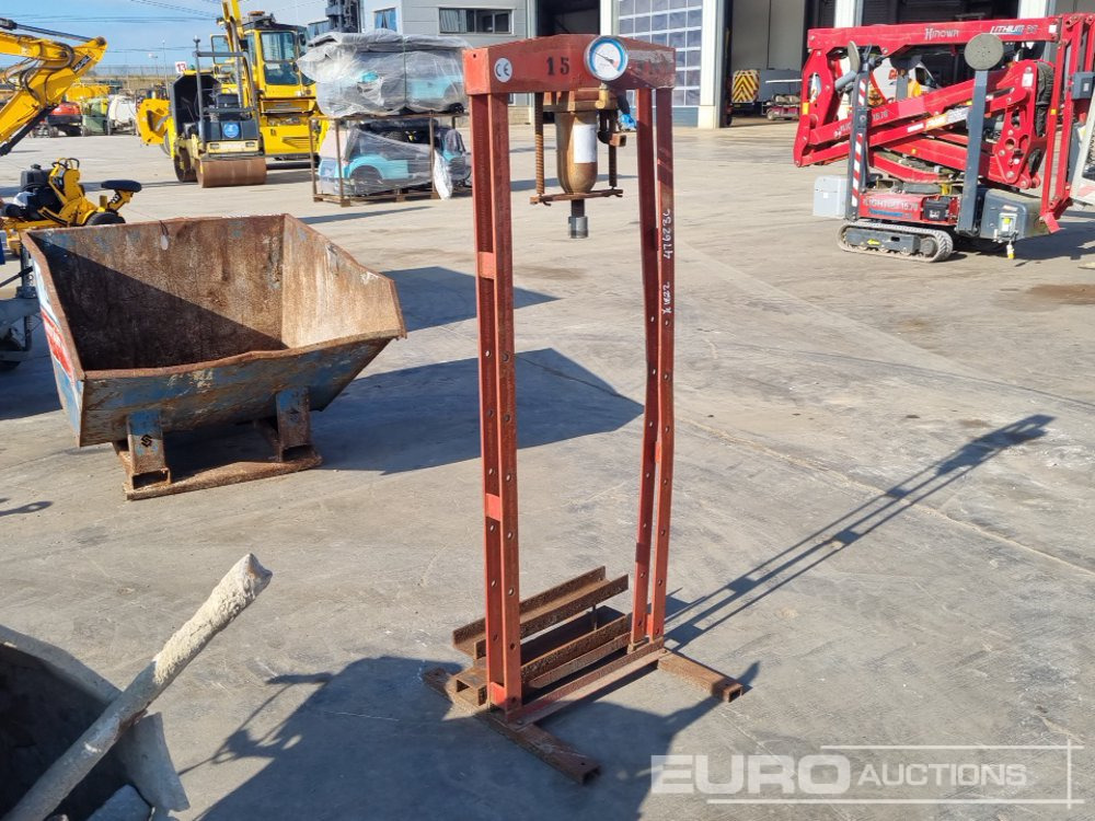 Hydraulic Press - Строительное оборудование: фото 1 Hydraulic Press - Строительное оборудование: фото 1