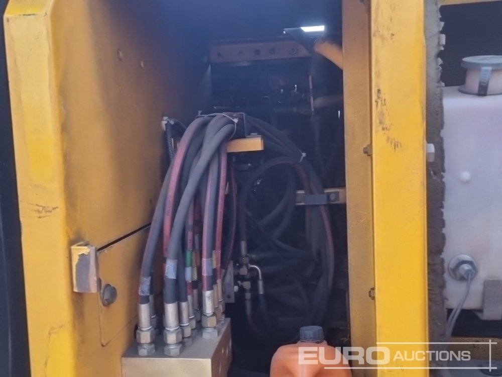 Гусеничный экскаватор JCB JS160LC: фото 29