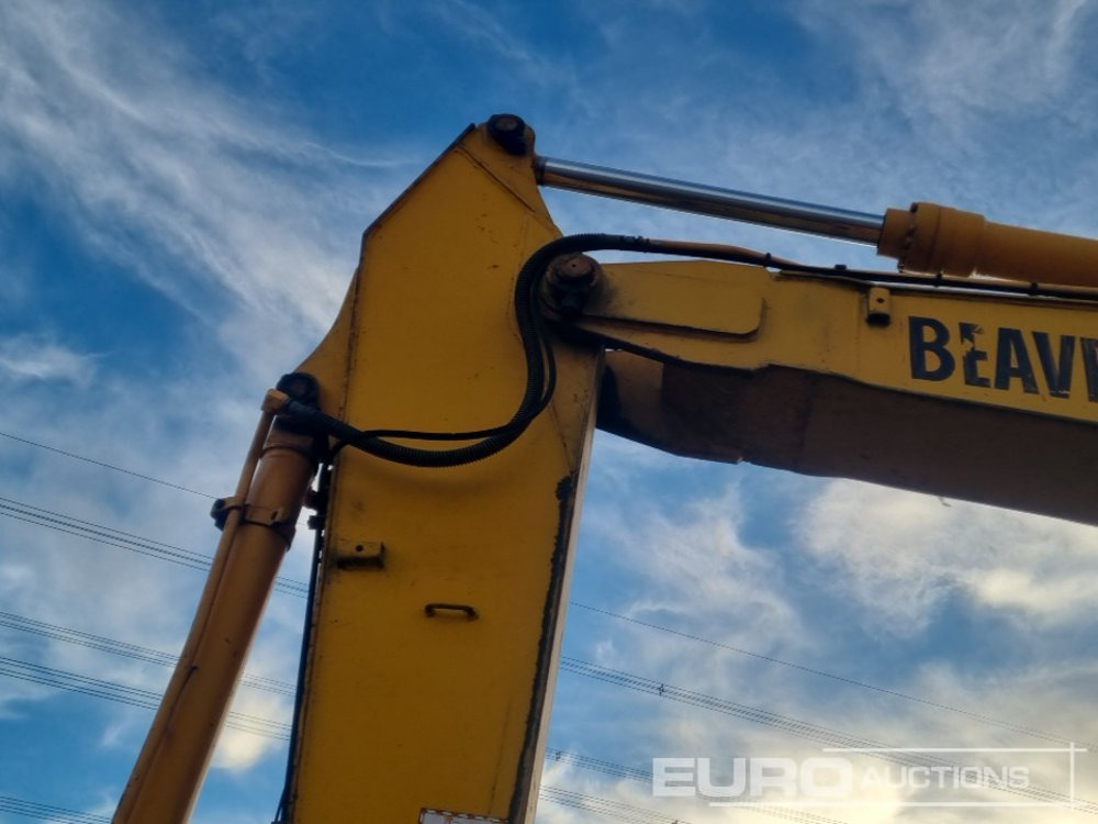 Гусеничный экскаватор JCB JS160LC: фото 18