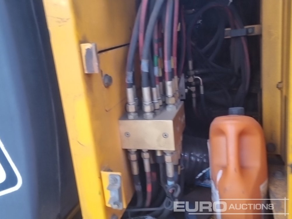 Гусеничный экскаватор JCB JS160LC: фото 30