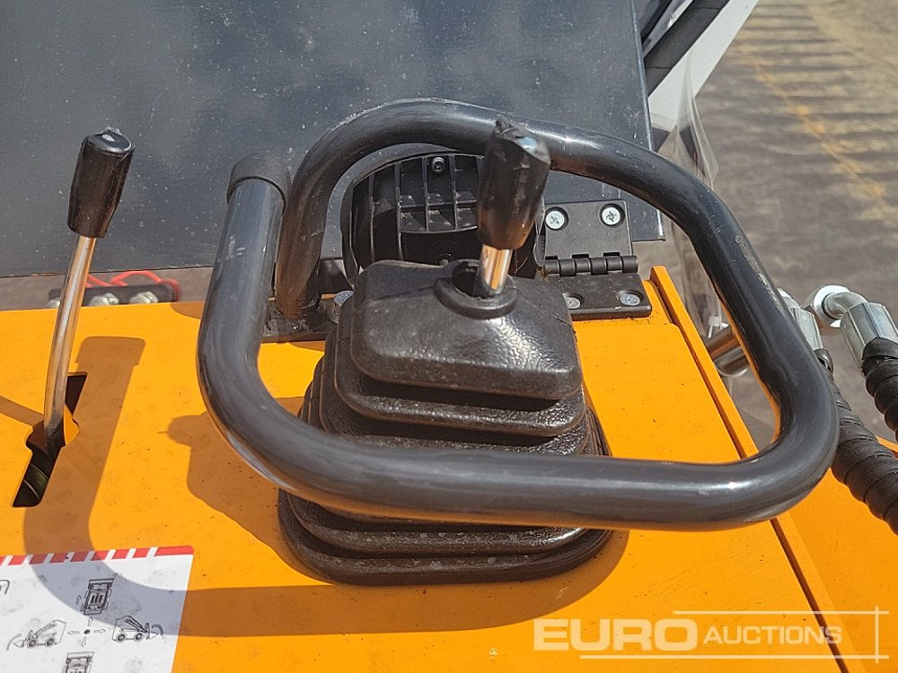 Мини-погрузчик с бортовым поворотом Landhero LDH-HT380: фото 35