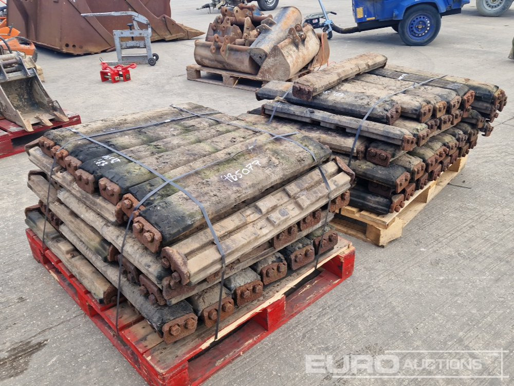 Pallet of 800mm Rubber Block Pads (2 of) - Гусеница для Строительной техники: фото 1 Pallet of 800mm Rubber Block Pads (2 of) - Гусеница для Строительной техники: фото 1