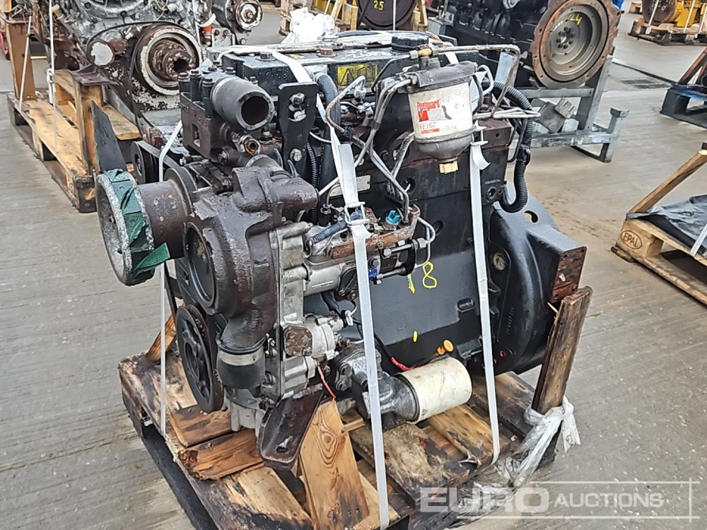 Perkins 4 Cylinder Engine - Двигатель: фото 3 Perkins 4 Cylinder Engine - Двигатель: фото 3