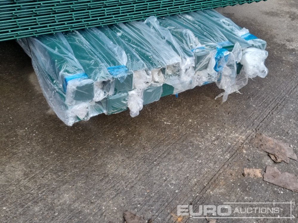 Сельскохозяйственная техника Unused Galvanised & Powder Coated Heavy Duty (5mm) Wire Mesh Fencing, 25 x H2.4m x W2.2m Panels, 26 x 60mm x 60mm x3m Posts, with Fittings (Black): фото 20