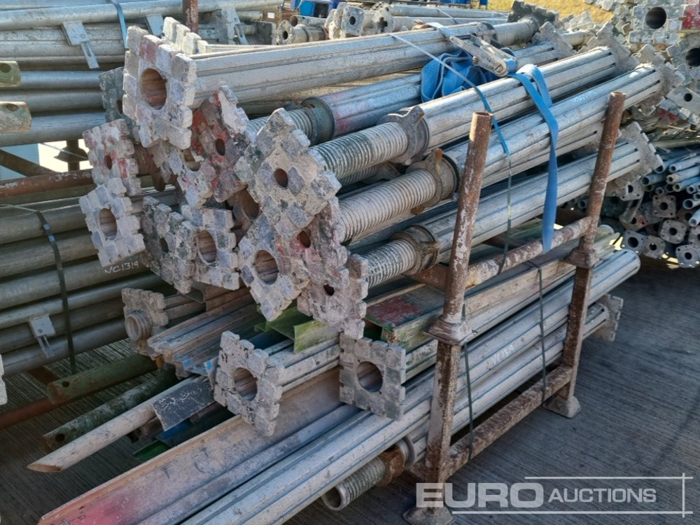 Строительное оборудование Stillage of Various Sized Adjustable Acrow Props (13 of), Stillage of Scaffolding Brackets (3 of), Stillage of Concrete Pipes: фото 13