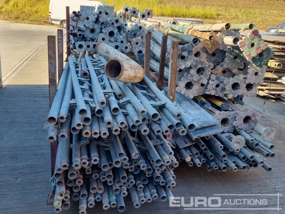 Строительное оборудование Stillage of Various Sized Adjustable Acrow Props (13 of), Stillage of Scaffolding Brackets (3 of), Stillage of Concrete Pipes: фото 7