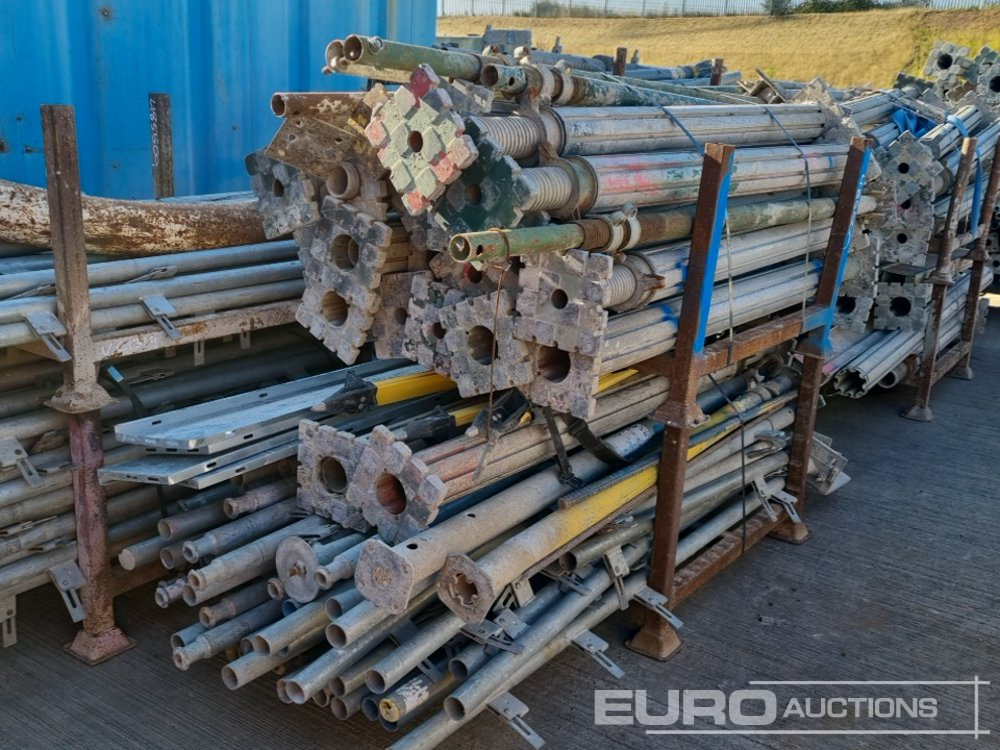 Строительное оборудование Stillage of Various Sized Adjustable Acrow Props (13 of), Stillage of Scaffolding Brackets (3 of), Stillage of Concrete Pipes: фото 11