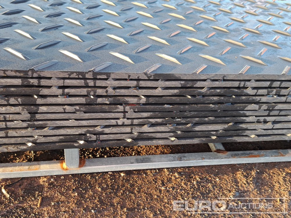 Строительное оборудование Unused 8' x 4' Plastic Road Mats (10 of): фото 8