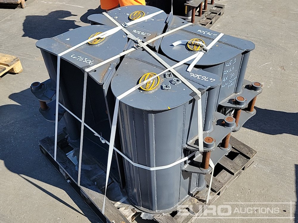 Unused Stickland 30", 30", 30", 30" Ditching Bucket 35mm Pin to suit Mini Excavator - Ковш: фото 1 Unused Stickland 30", 30", 30", 30" Ditching Bucket 35mm Pin to suit Mini Excavator - Ковш: фото 1