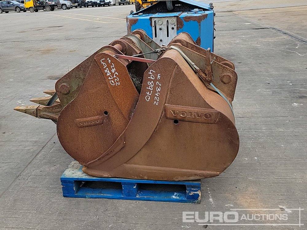 Volvo 48", 24", 24" Scoop Bucket 65mm Pin to suit 13 Ton Excavator - Ковш: фото 2 Volvo 48", 24", 24" Scoop Bucket 65mm Pin to suit 13 Ton Excavator - Ковш: фото 2