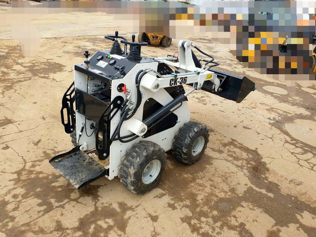 Diversen CK-36 - Мини-погрузчик с бортовым поворотом: фото 4 Diversen CK-36 - Мини-погрузчик с бортовым поворотом: фото 4