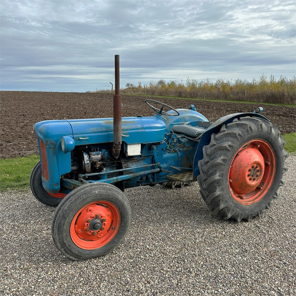 Ford Dexta T3 - Трактор: фото 1 Ford Dexta T3 - Трактор: фото 1