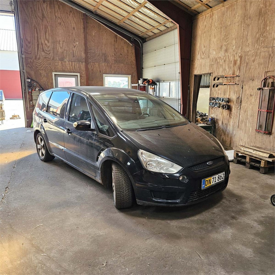 Ford S-Max - Внедорожник: фото 2 Ford S-Max - Внедорожник: фото 2