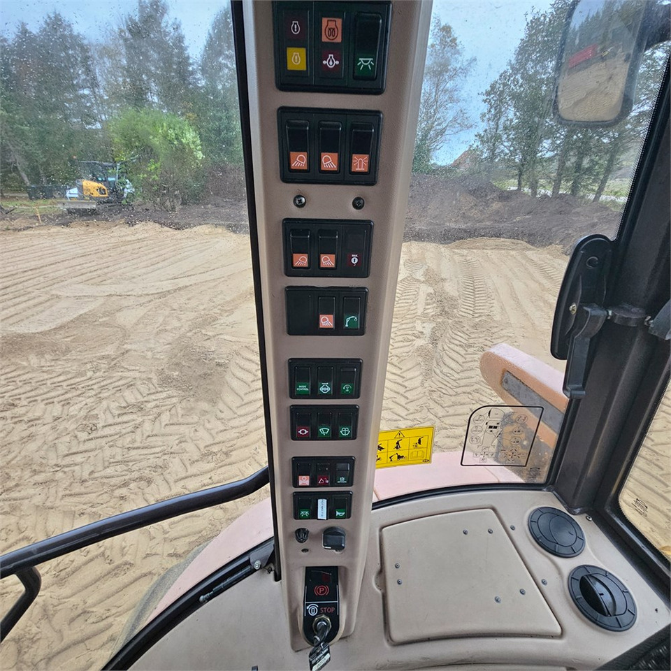 Экскаватор-погрузчик Hydrema 926 D: фото 24 Экскаватор-погрузчик Hydrema 926 D: фото 24