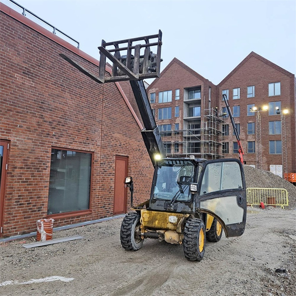 JCB 520-40 - Телескопический погрузчик: фото 4 JCB 520-40 - Телескопический погрузчик: фото 4