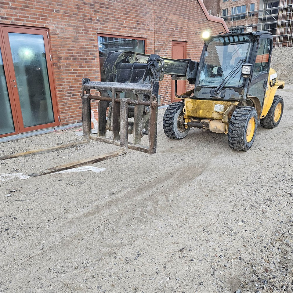 JCB 520-40 - Телескопический погрузчик: фото 3 JCB 520-40 - Телескопический погрузчик: фото 3