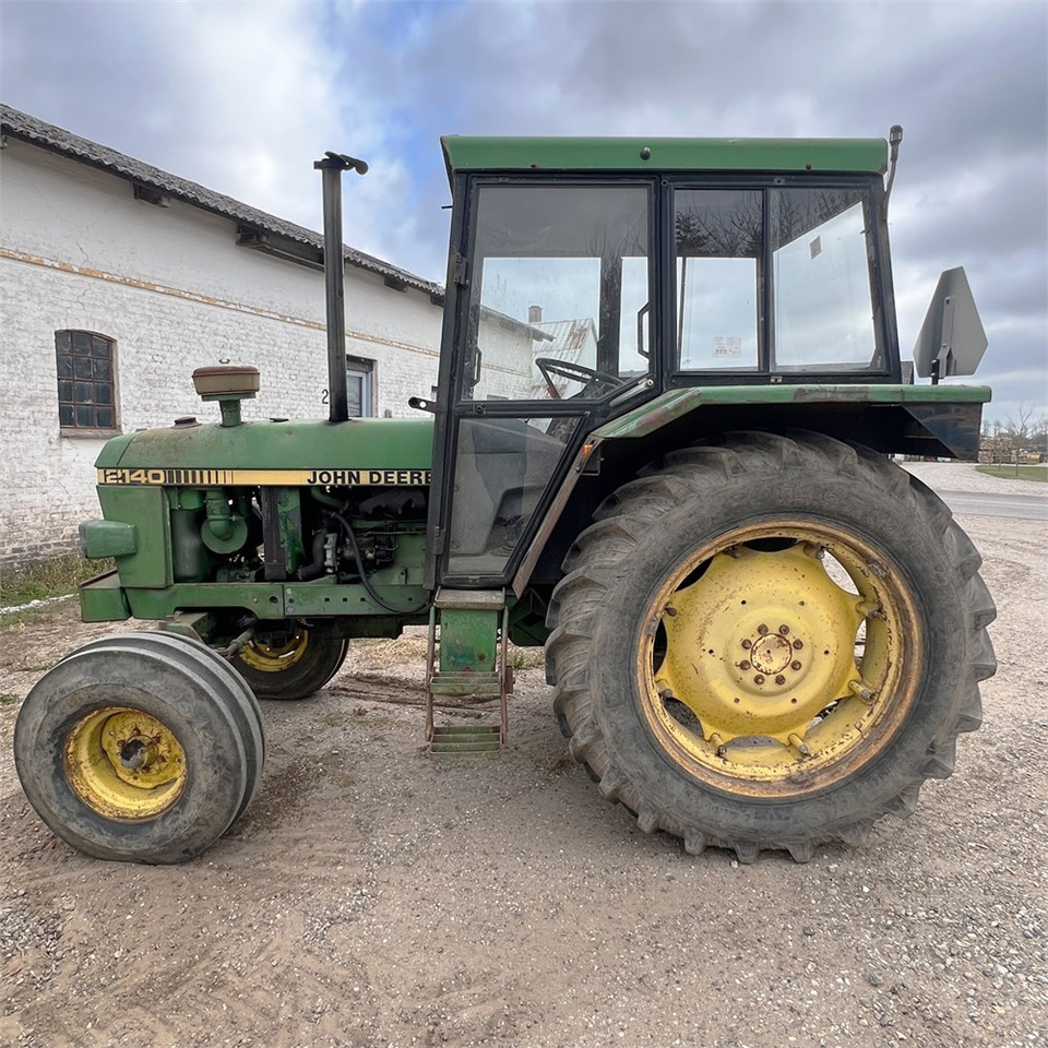 John Deere 2140 - Трактор: фото 2 John Deere 2140 - Трактор: фото 2