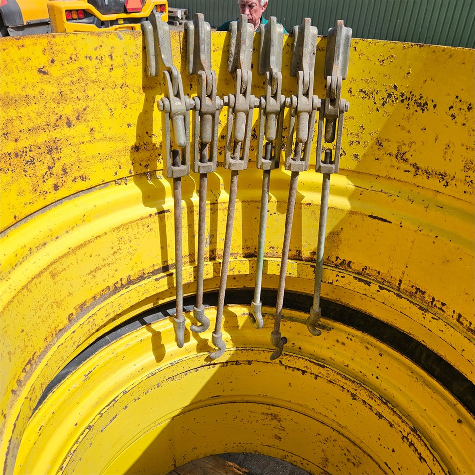 Трактор John Deere 650/65R42: фото 6