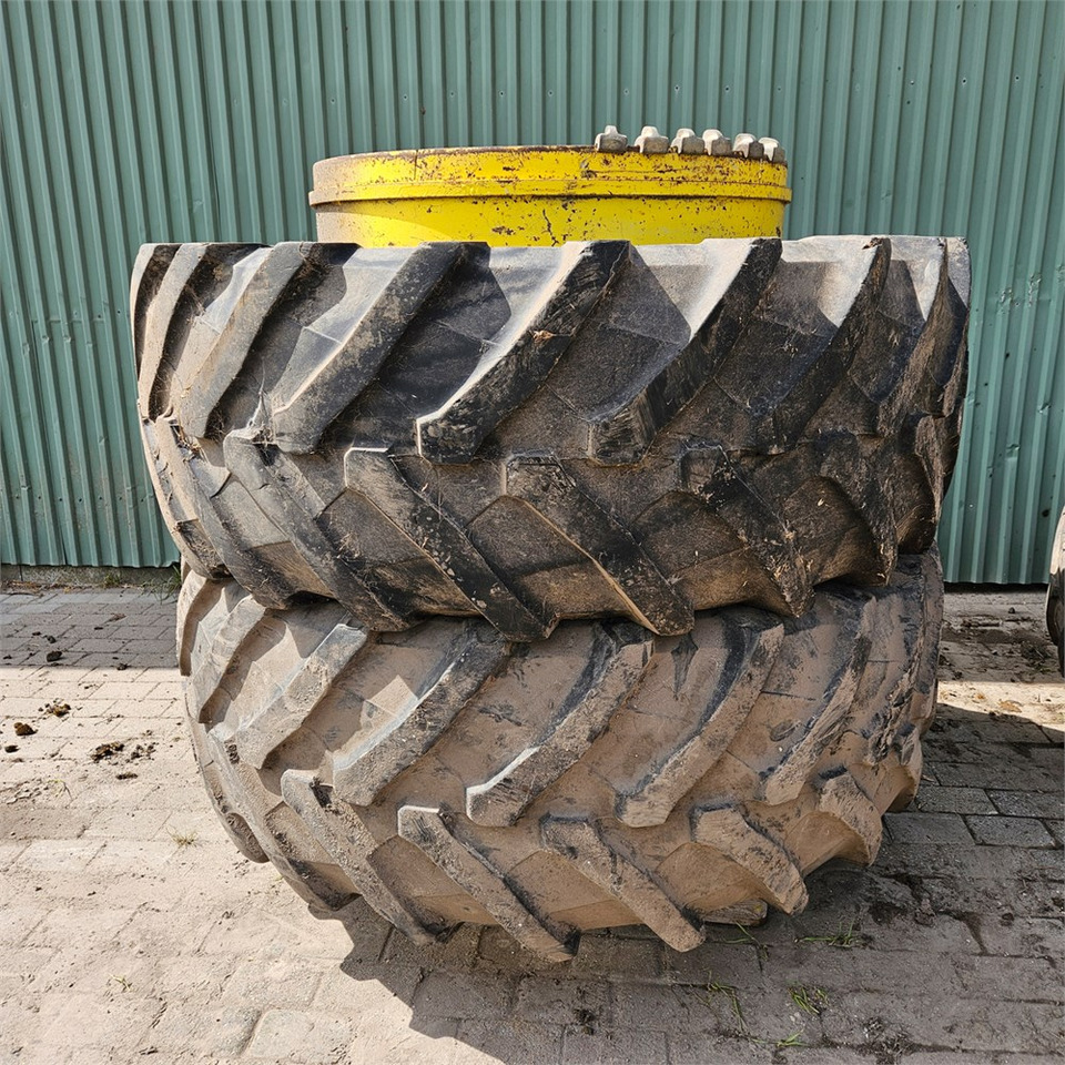 Трактор John Deere 650/65R42: фото 8