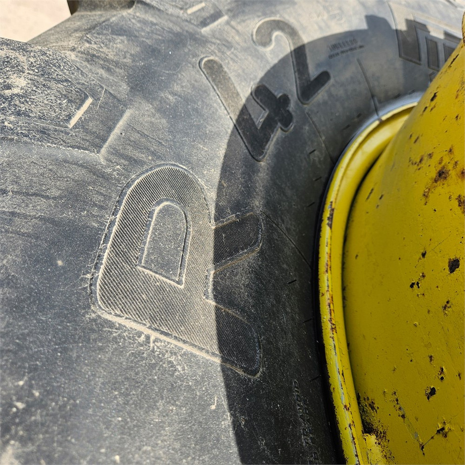 John Deere 650/65R42 - Трактор: фото 5 John Deere 650/65R42 - Трактор: фото 5