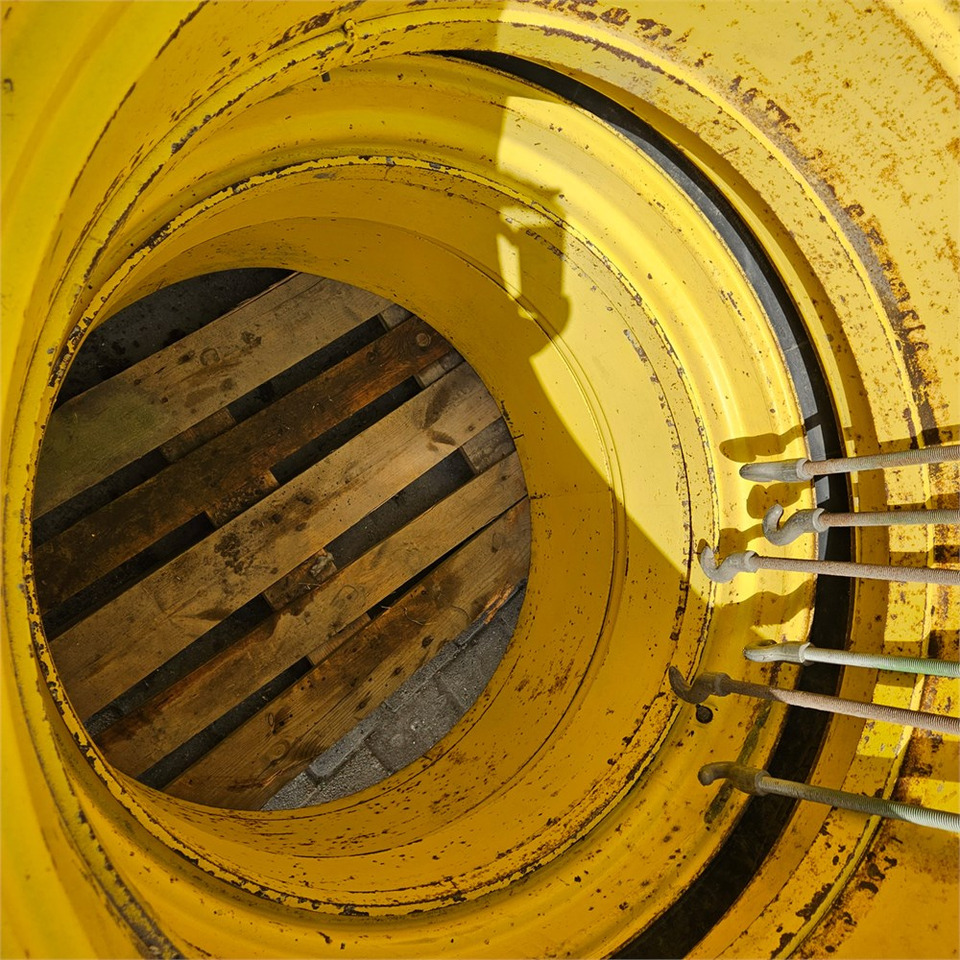 Трактор John Deere 650/65R42: фото 7