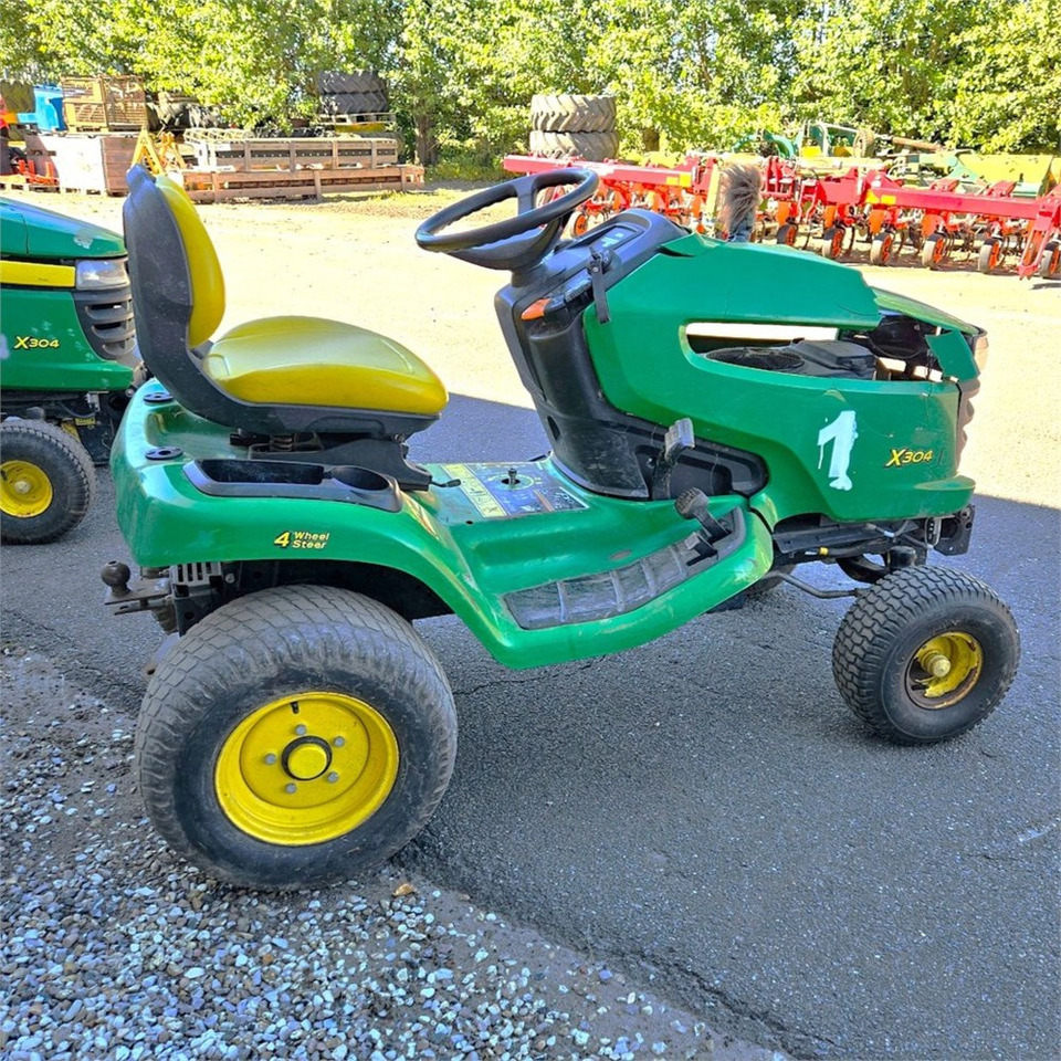 John Deere X304 - Газонокосилка: фото 3 John Deere X304 - Газонокосилка: фото 3