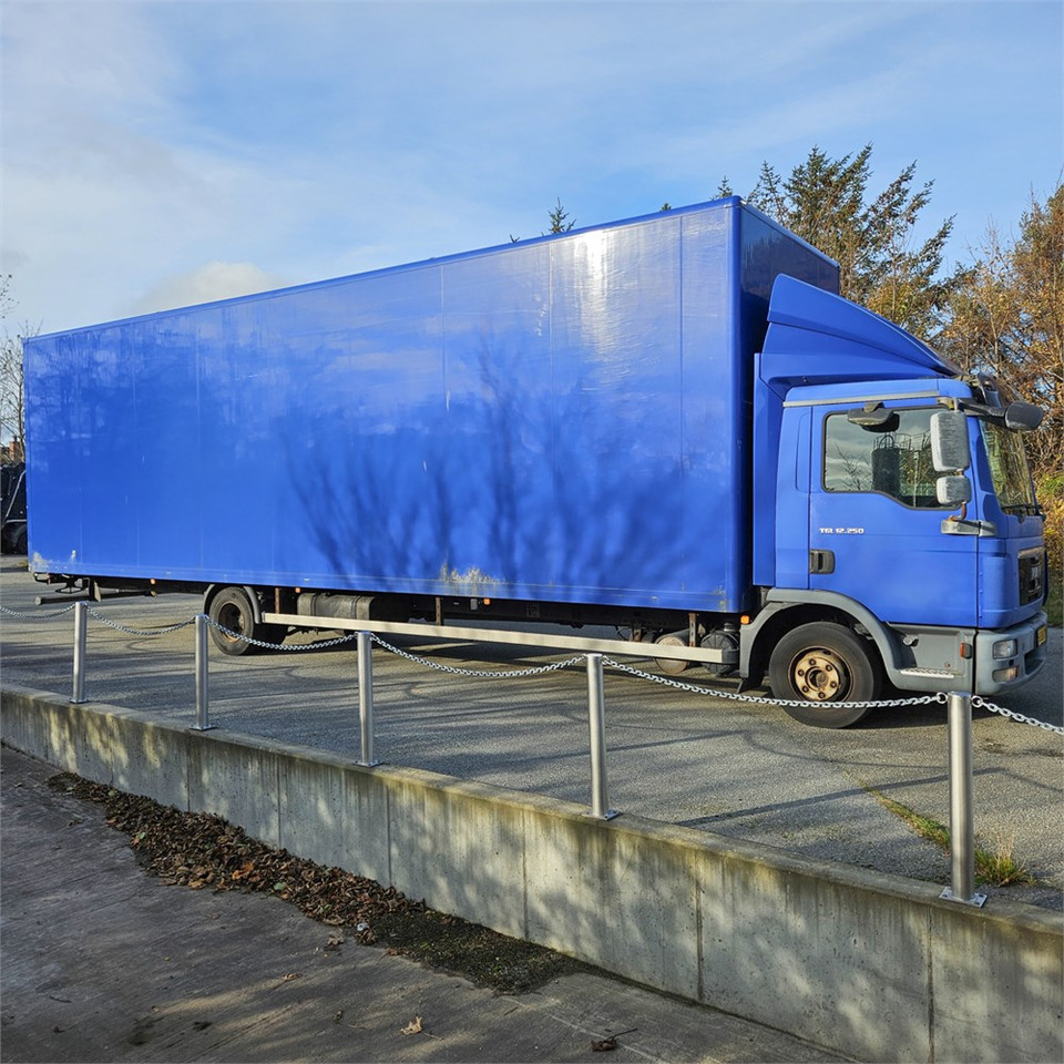 Грузовик с закрытым кузовом MAN TGL 12.250: фото 8