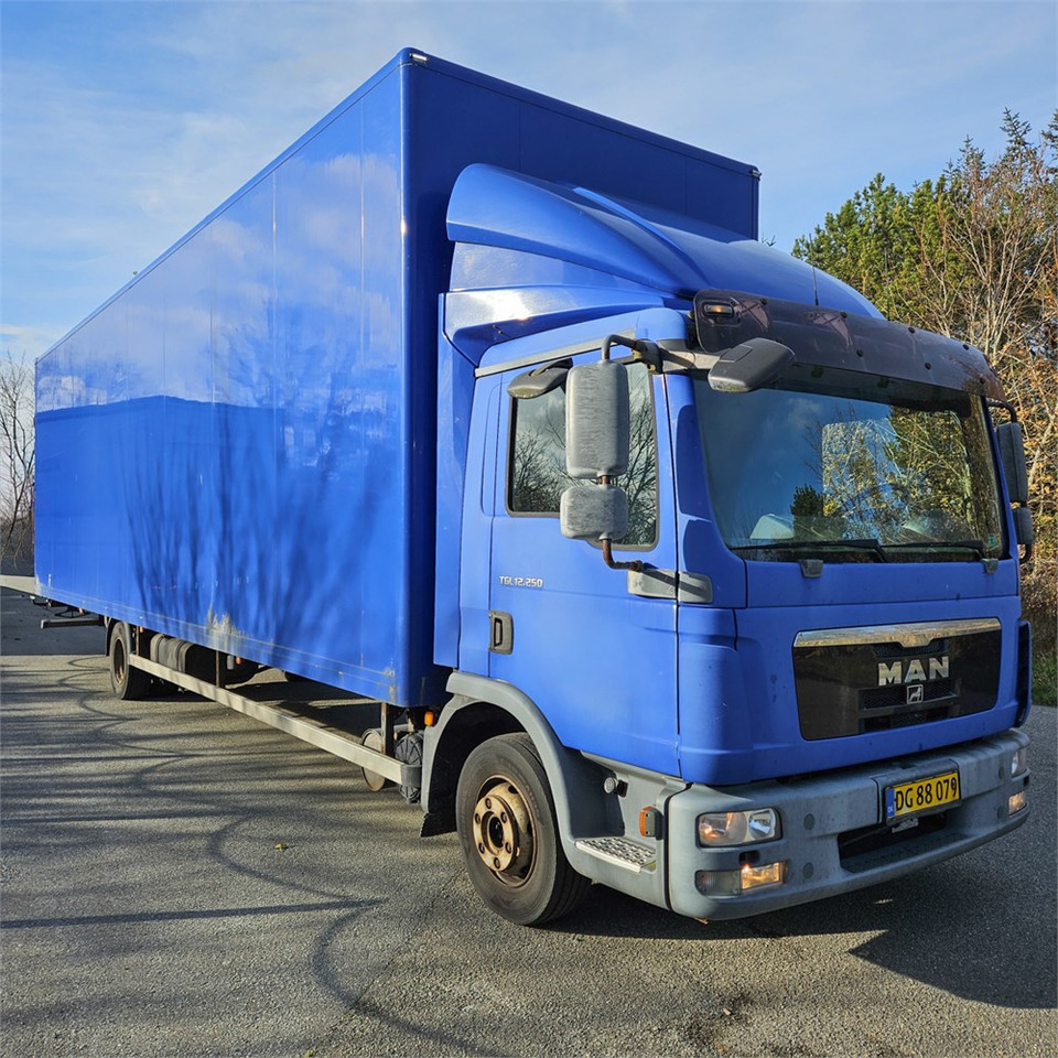 Грузовик с закрытым кузовом MAN TGL 12.250: фото 6