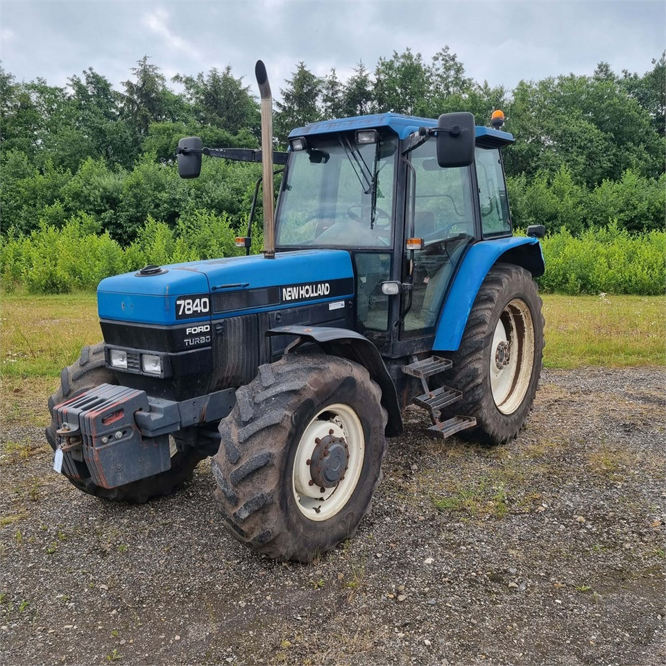 New Holland 7840 - Трактор: фото 1 New Holland 7840 - Трактор: фото 1