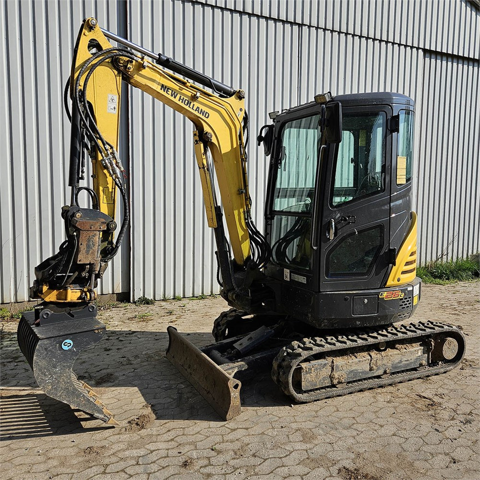 New Holland E26C - Мини-экскаватор: фото 3 New Holland E26C - Мини-экскаватор: фото 3