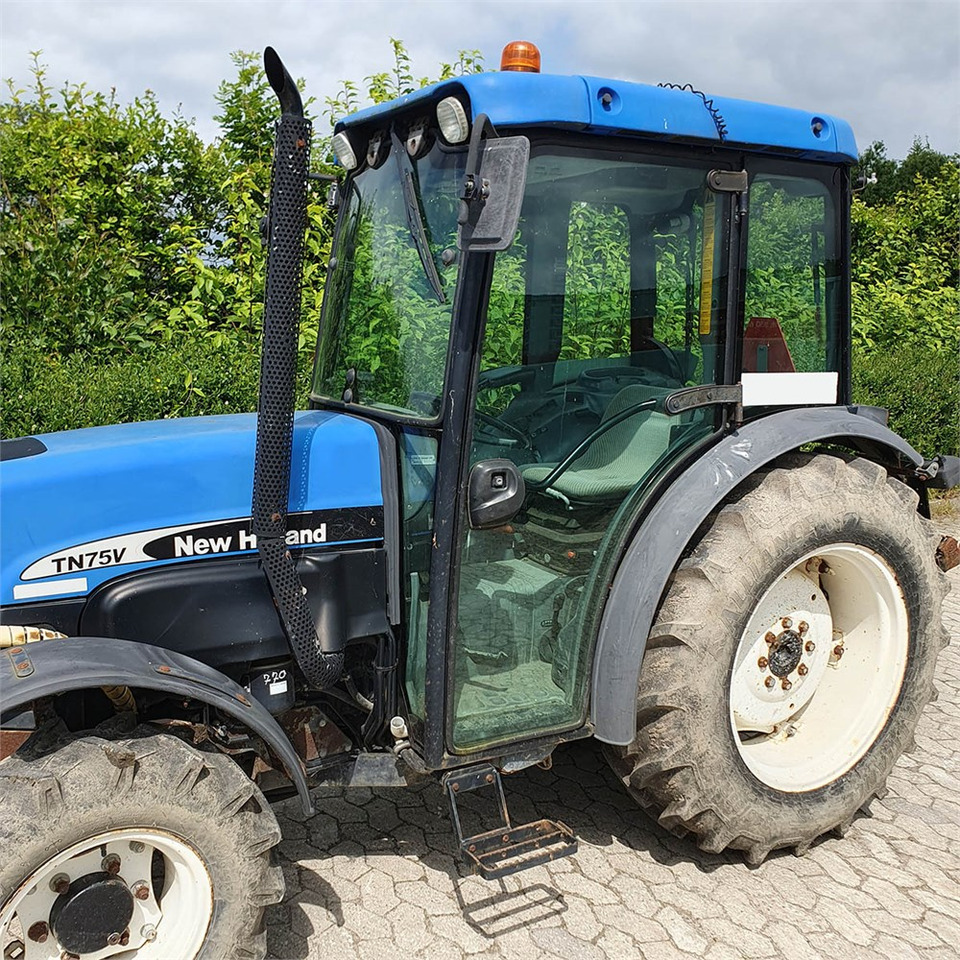 Трактор New Holland TN75 V: фото 10