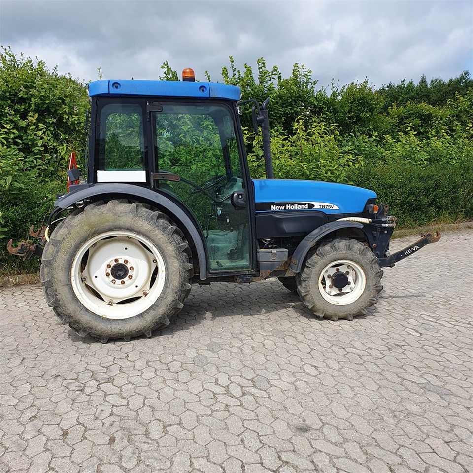 New Holland TN75 V - Трактор: фото 3 New Holland TN75 V - Трактор: фото 3