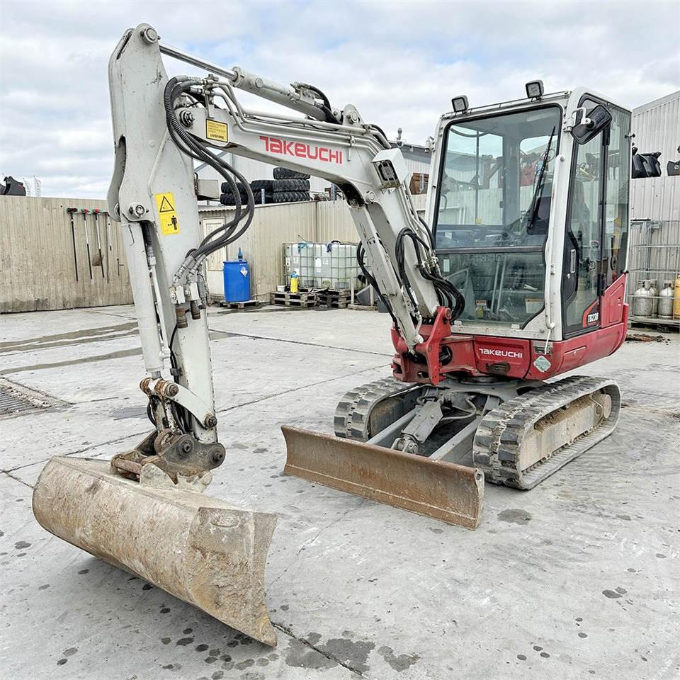 Takeuchi TB230 - Мини-экскаватор: фото 3 Takeuchi TB230 - Мини-экскаватор: фото 3