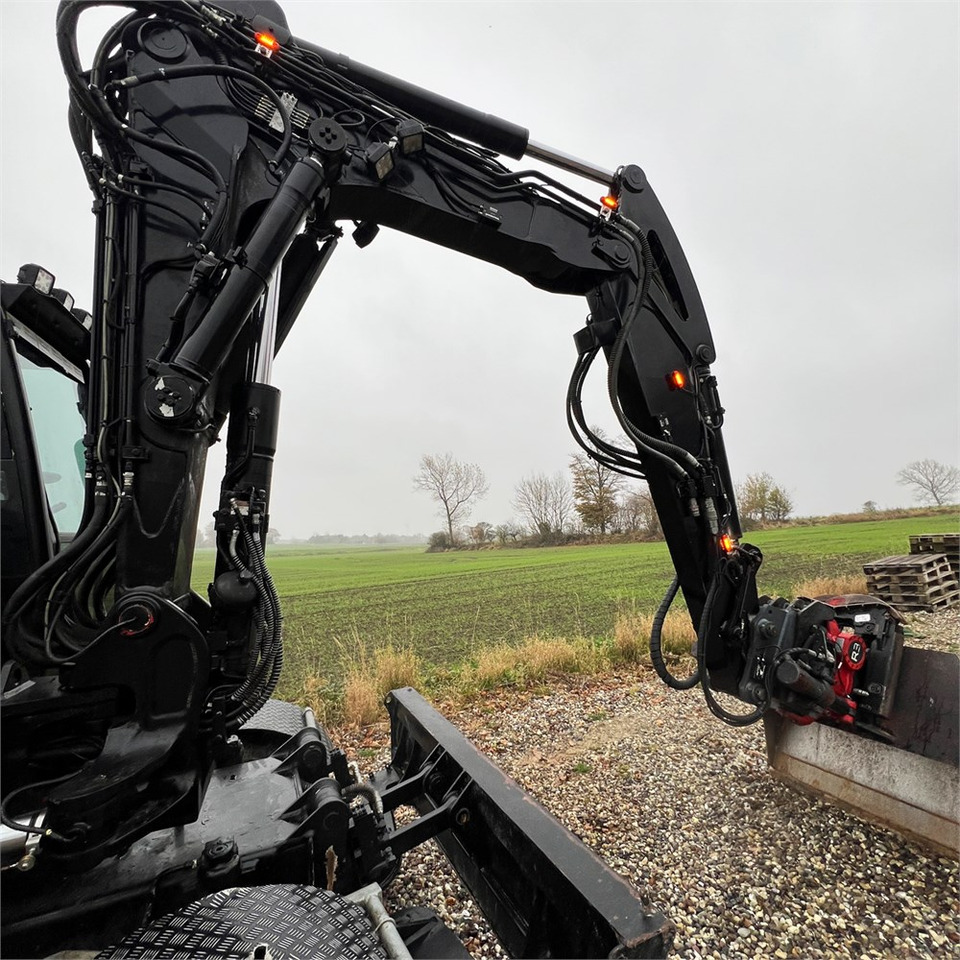 Колёсный экскаватор Takeuchi TB295 W: фото 32