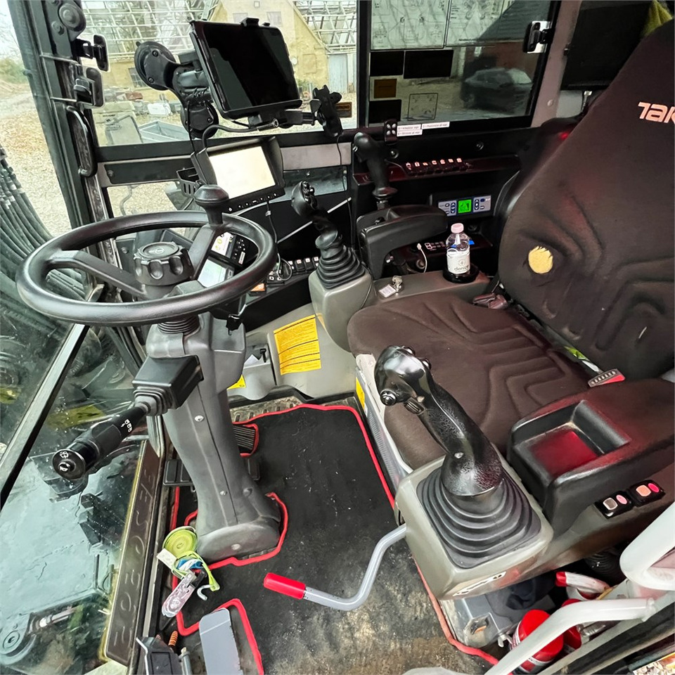 Колёсный экскаватор Takeuchi TB295 W: фото 23