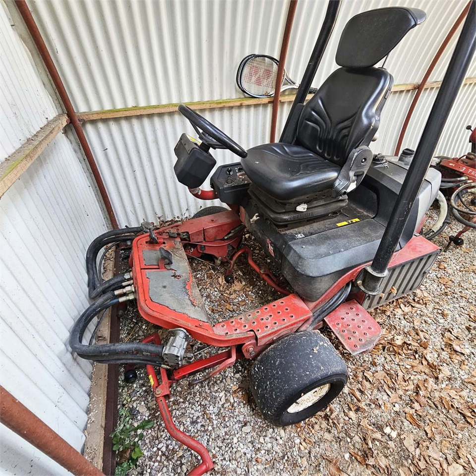 Toro Greensmaster 3200-D - Газонокосилка: фото 1 Toro Greensmaster 3200-D - Газонокосилка: фото 1