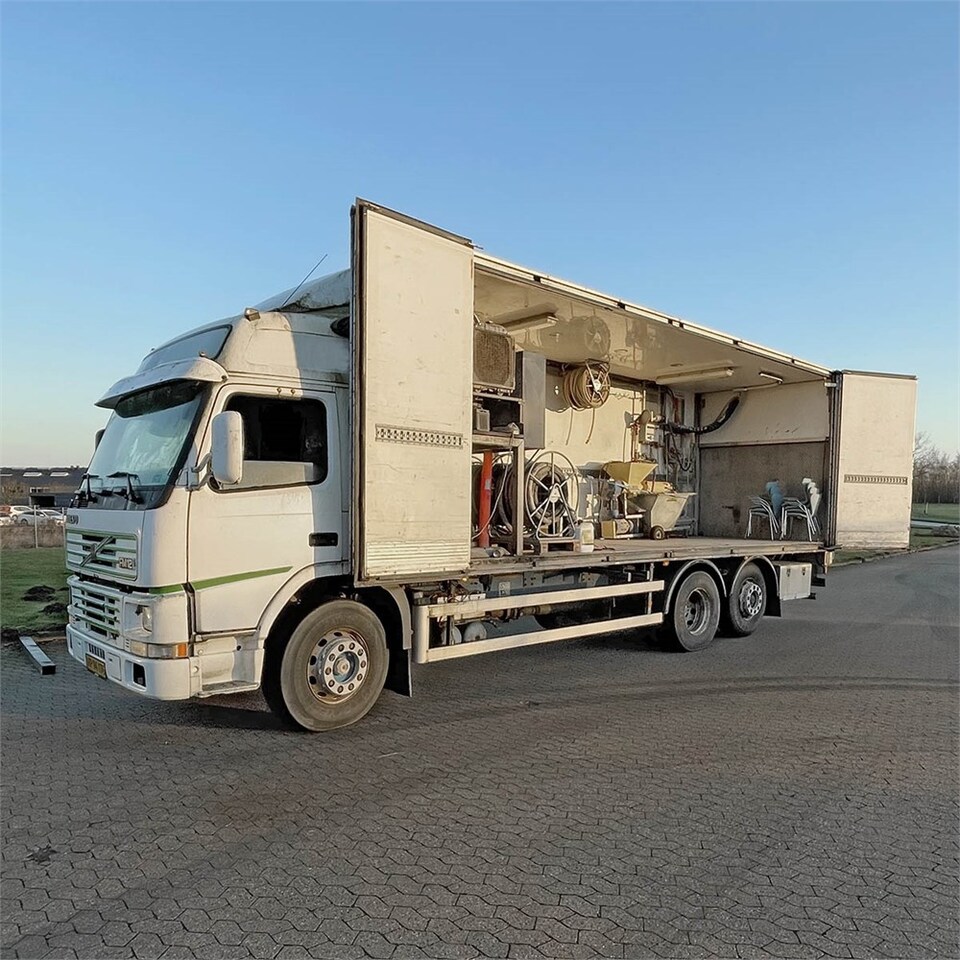 Volvo FM12 - Грузовик с закрытым кузовом: фото 1 Volvo FM12 - Грузовик с закрытым кузовом: фото 1