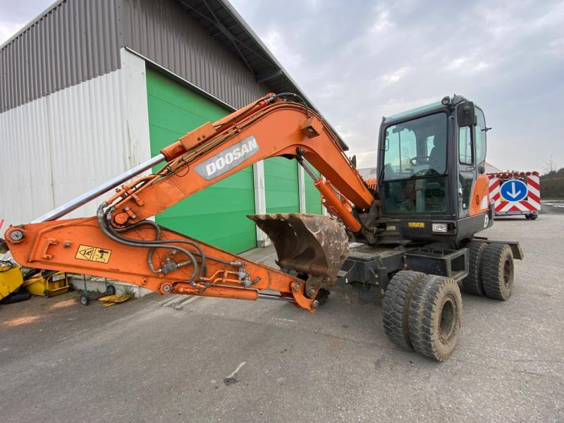 Doosan DX 55W - Колёсный экскаватор: фото 3 Doosan DX 55W - Колёсный экскаватор: фото 3