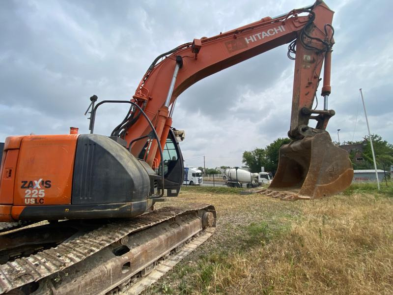 Hitachi ZX225USLC-3 - Гусеничный экскаватор: фото 3 Hitachi ZX225USLC-3 - Гусеничный экскаватор: фото 3