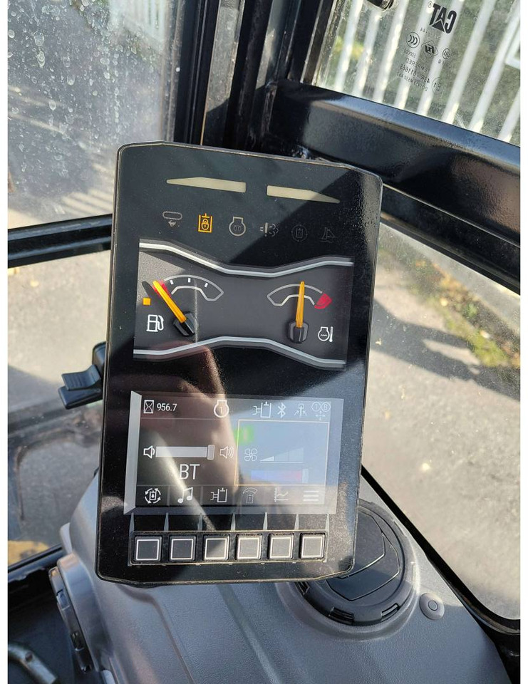 CAT 302 - Гусеничный экскаватор: фото 5 CAT 302 - Гусеничный экскаватор: фото 5