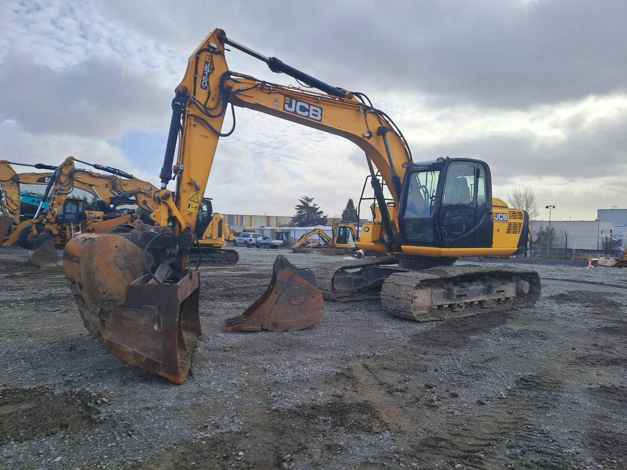 JCB JS180LC - Гусеничный экскаватор: фото 2 JCB JS180LC - Гусеничный экскаватор: фото 2