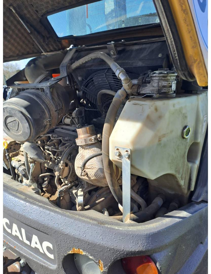 Мини-погрузчик с бортовым поворотом MECALAC AX1000: фото 8 Мини-погрузчик с бортовым поворотом MECALAC AX1000: фото 8