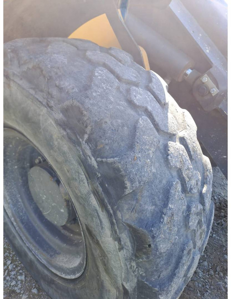 Мини-погрузчик с бортовым поворотом MECALAC AX1000: фото 11 Мини-погрузчик с бортовым поворотом MECALAC AX1000: фото 11